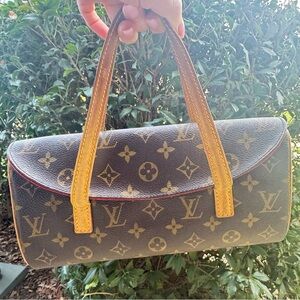 LOUIS VUITTON
Monogram Sonatine handbag 👜